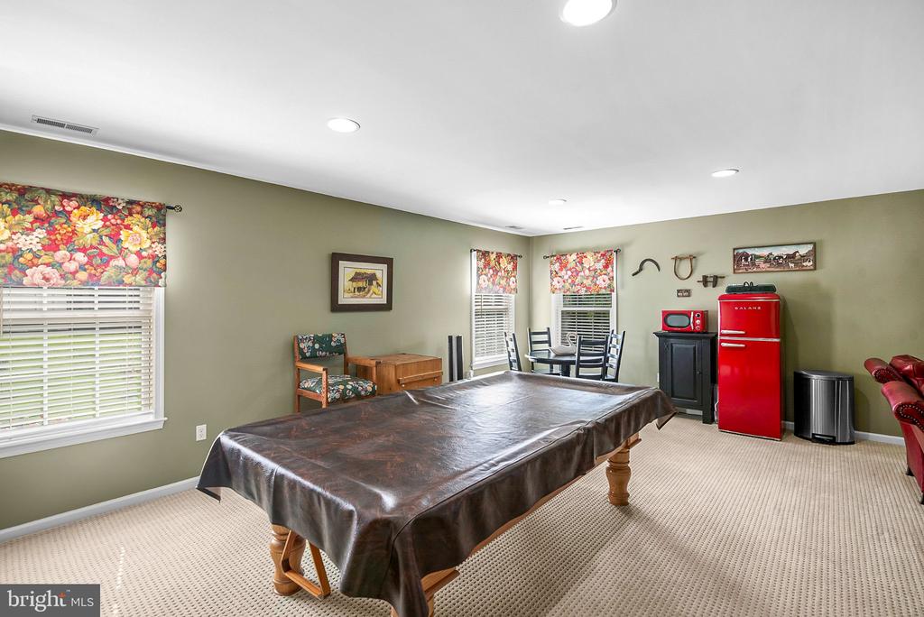 7583 EASTON CLUB DRIVE