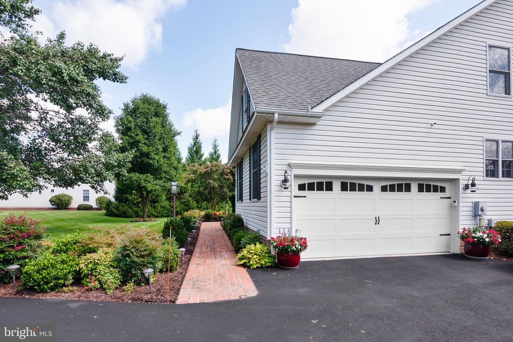 7583 EASTON CLUB DRIVE