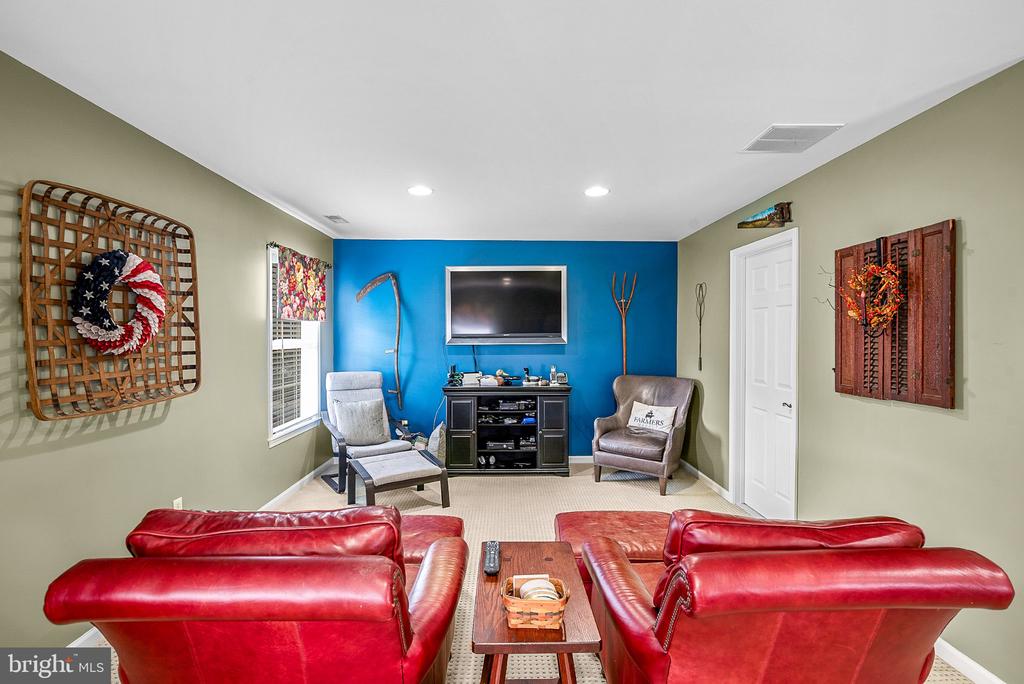7583 EASTON CLUB DRIVE