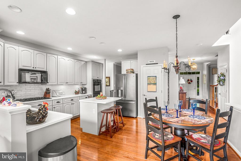 7583 EASTON CLUB DRIVE