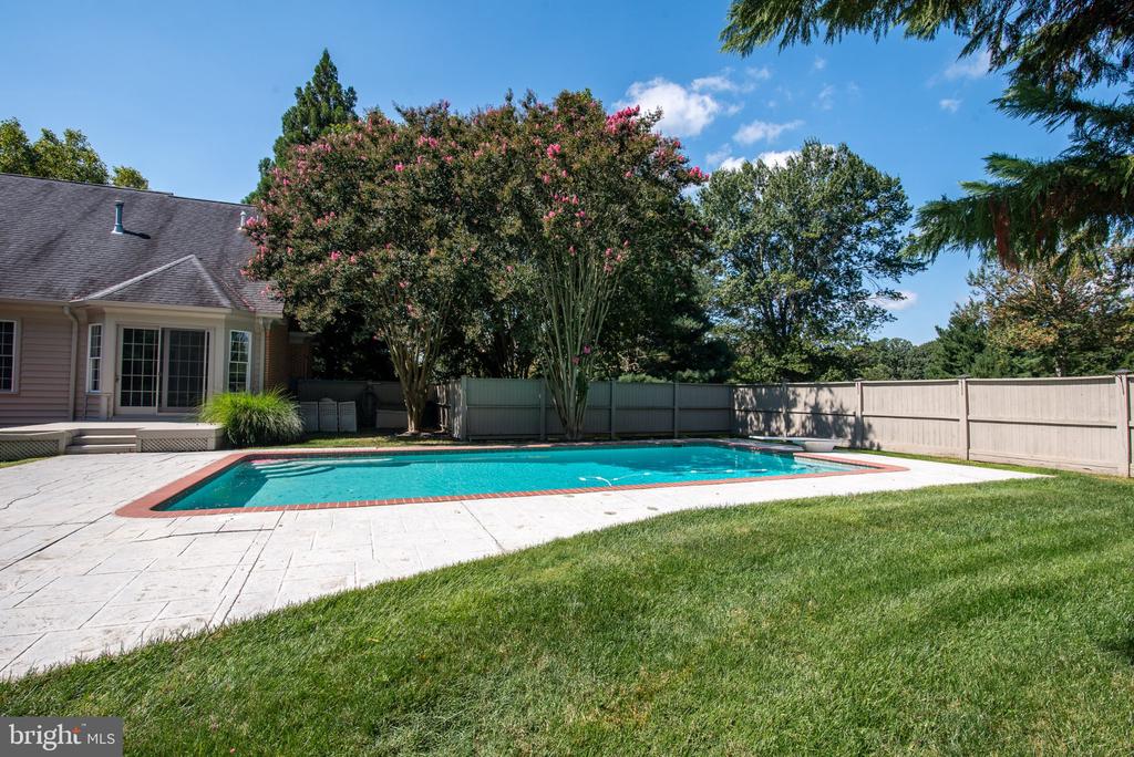 28708 SPRINGFIELD DRIVE
