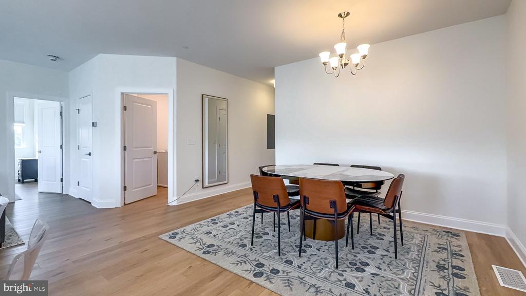 123 S WASHINGTON STREET Unit: 302