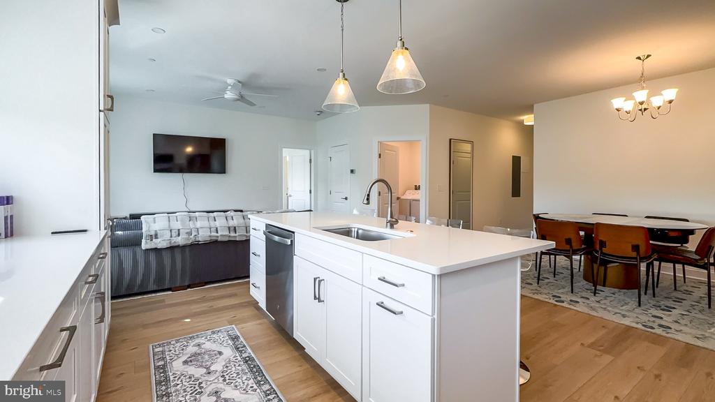 123 S WASHINGTON STREET Unit: 302
