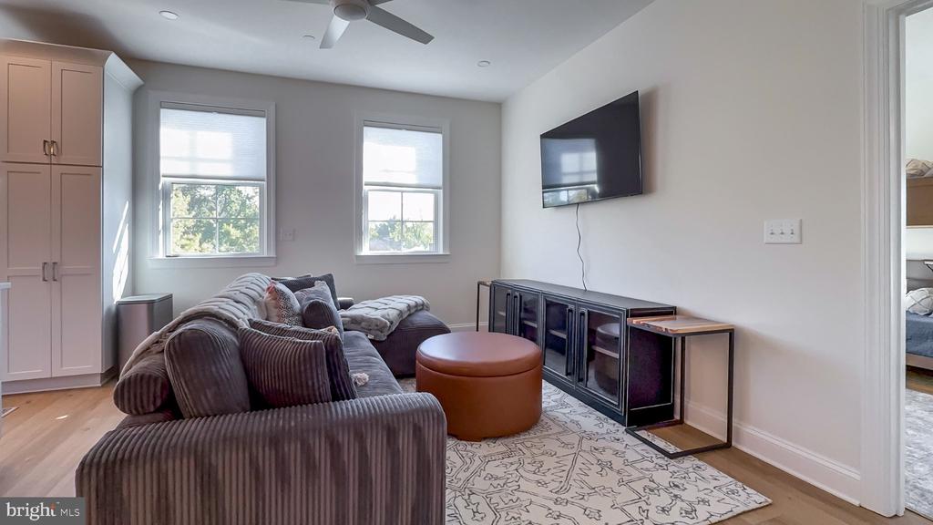 123 S WASHINGTON STREET Unit: 302