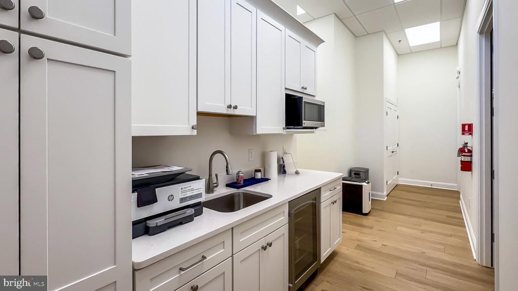 123 S WASHINGTON STREET Unit: B