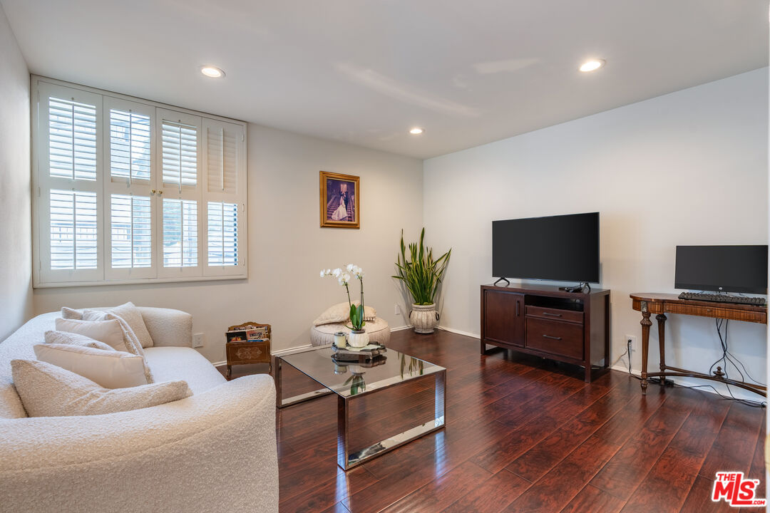 14521 Benefit St Unit: 207