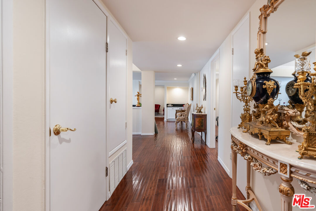 14521 Benefit St Unit: 207