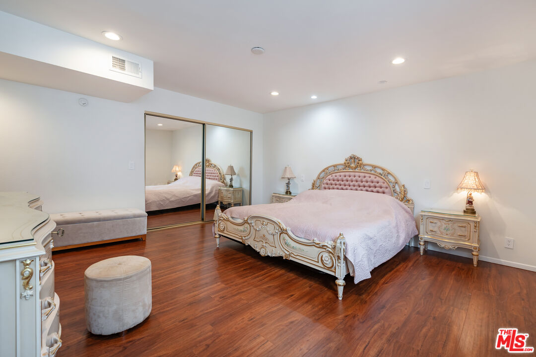 14521 Benefit St Unit: 207