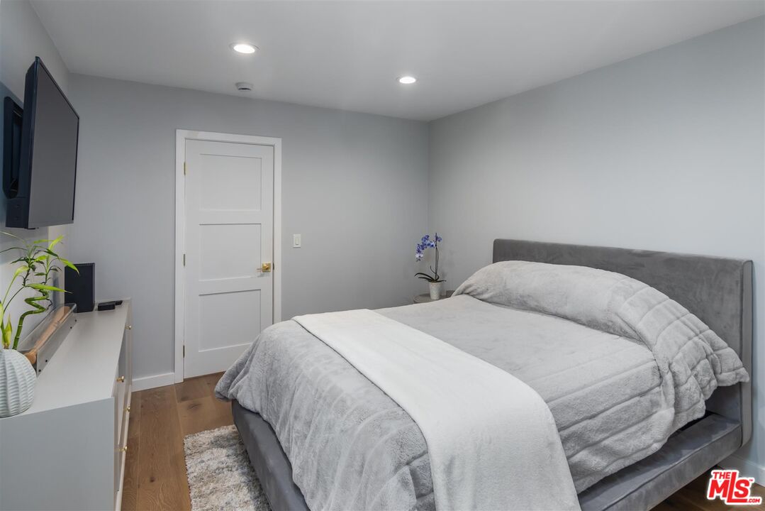 9005 Cynthia St Unit: 214