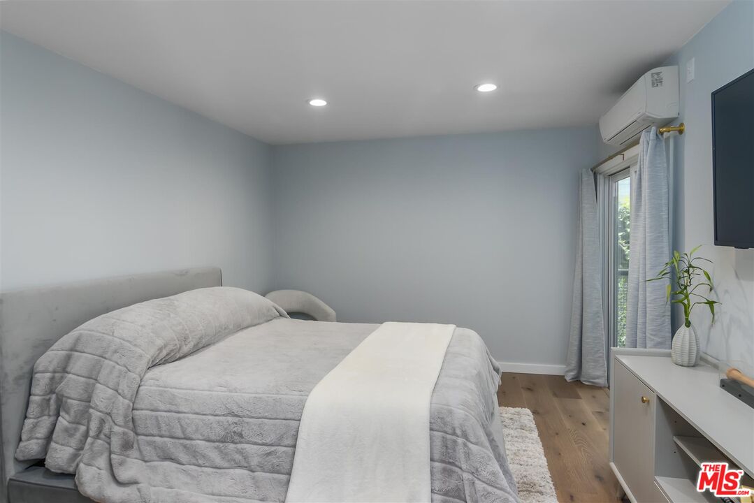 9005 Cynthia St Unit: 214