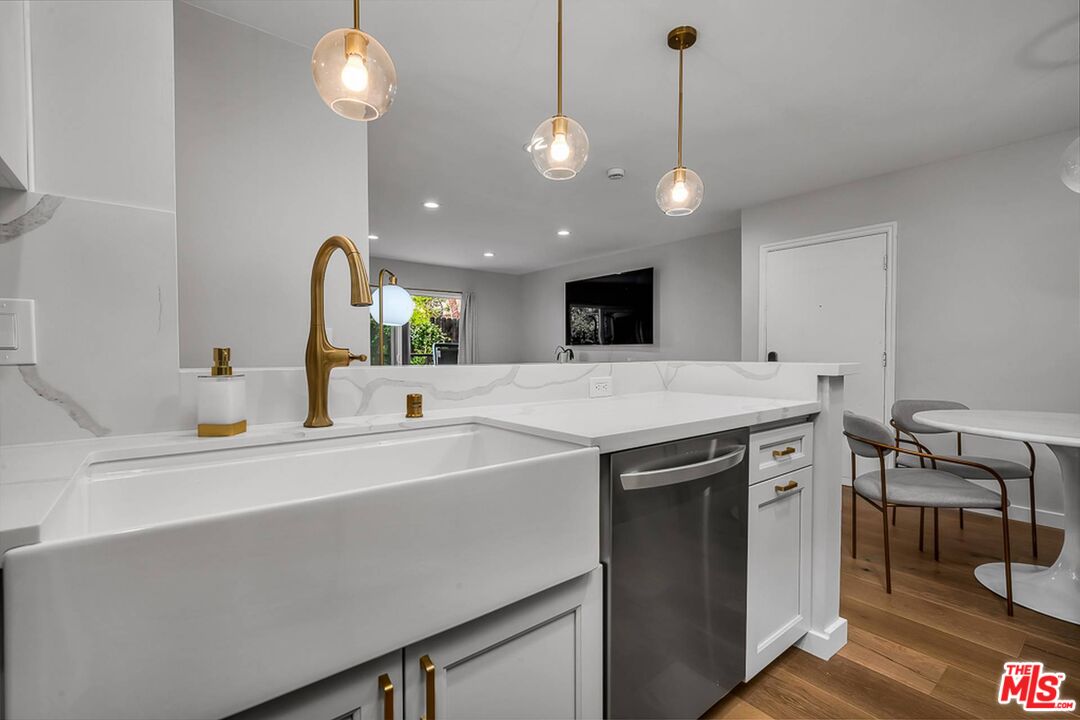 9005 Cynthia St Unit: 214