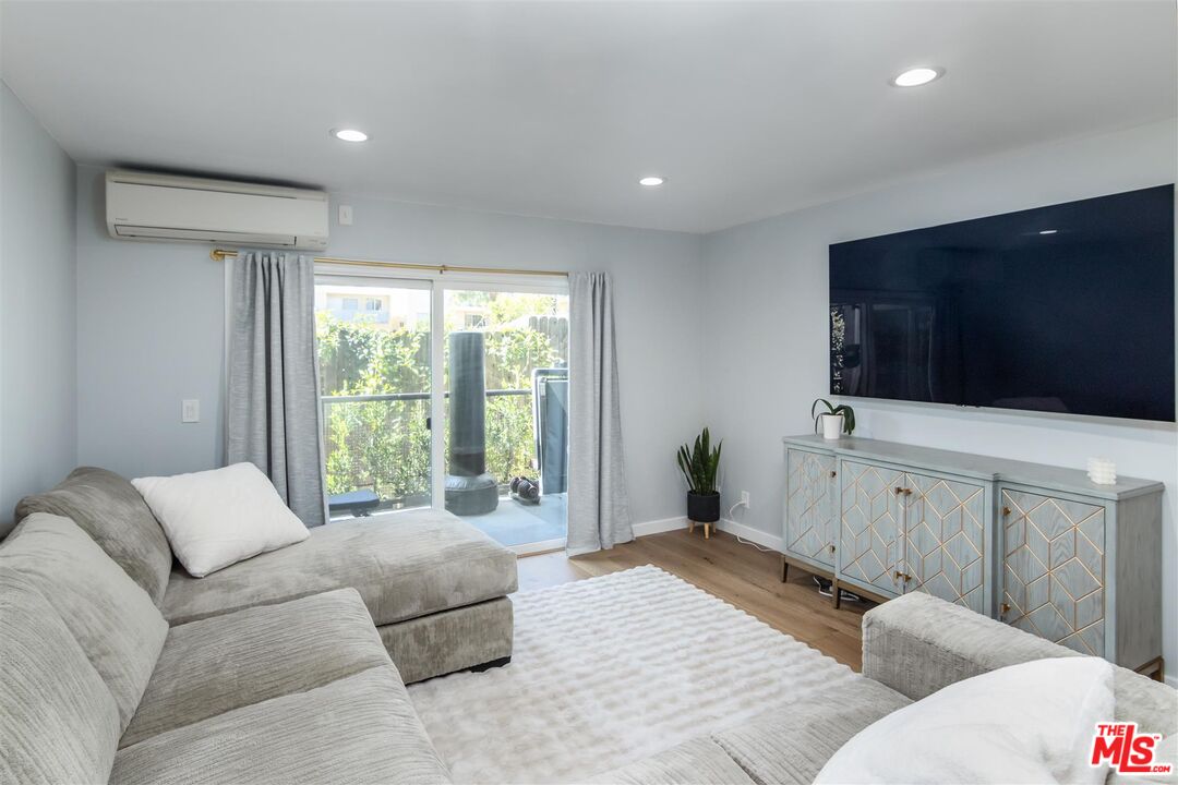 9005 Cynthia St Unit: 214