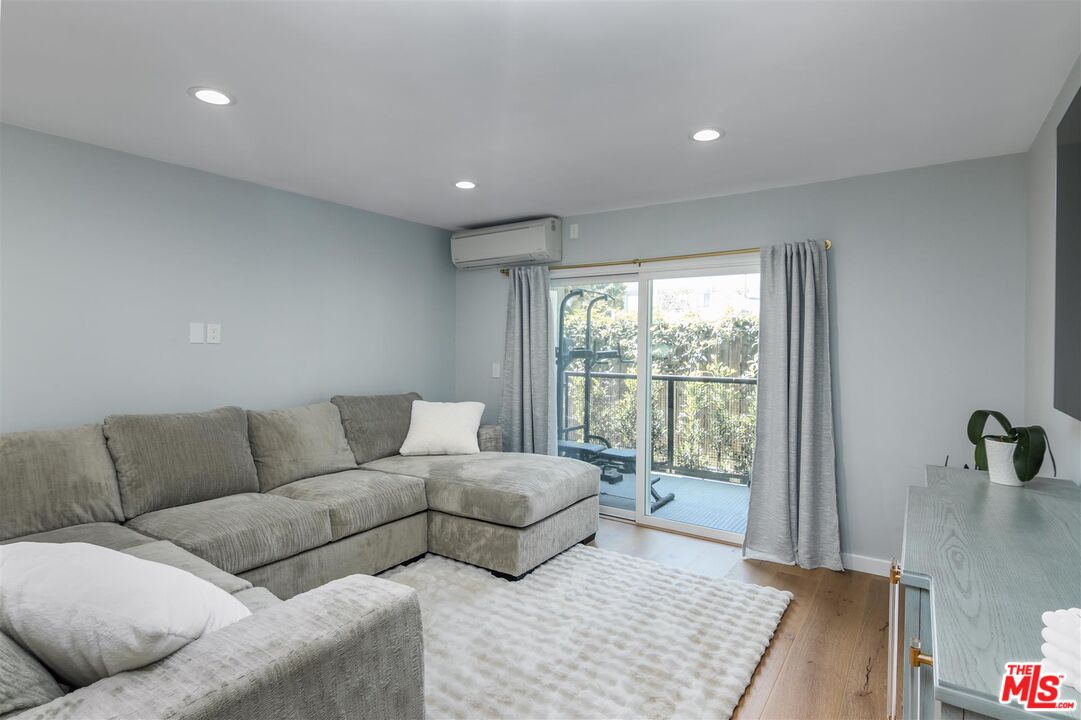 9005 Cynthia St Unit: 214