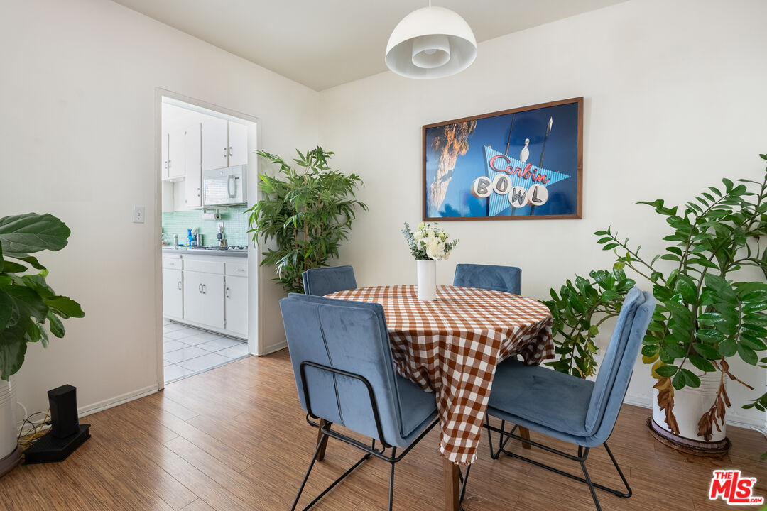 1233 N Laurel Ave Unit: 214