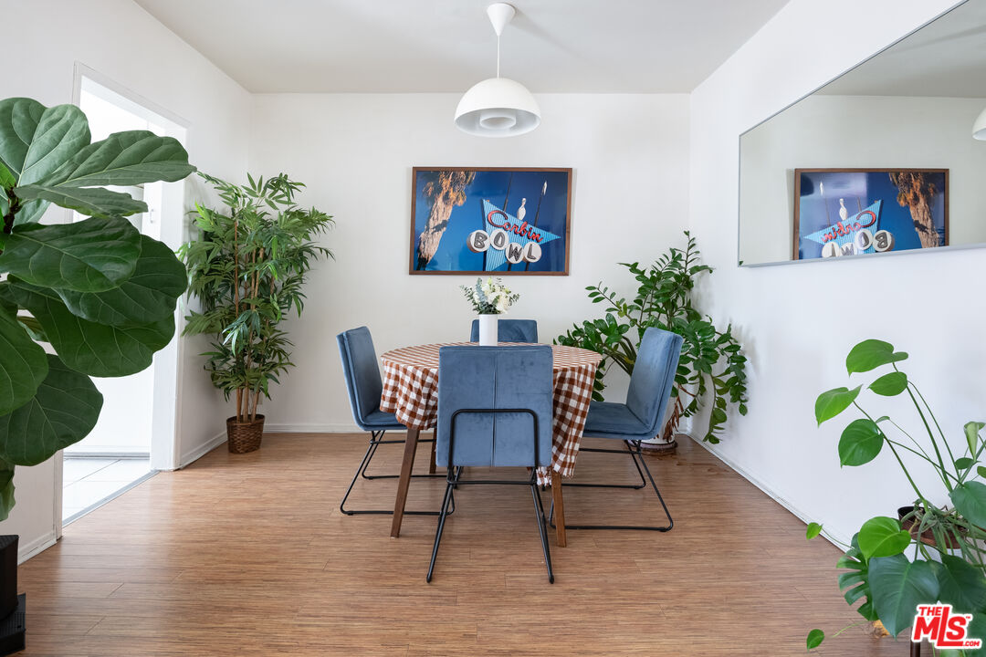 1233 N Laurel Ave Unit: 214