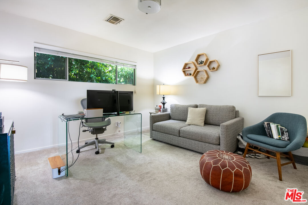 1233 N Laurel Ave Unit: 214