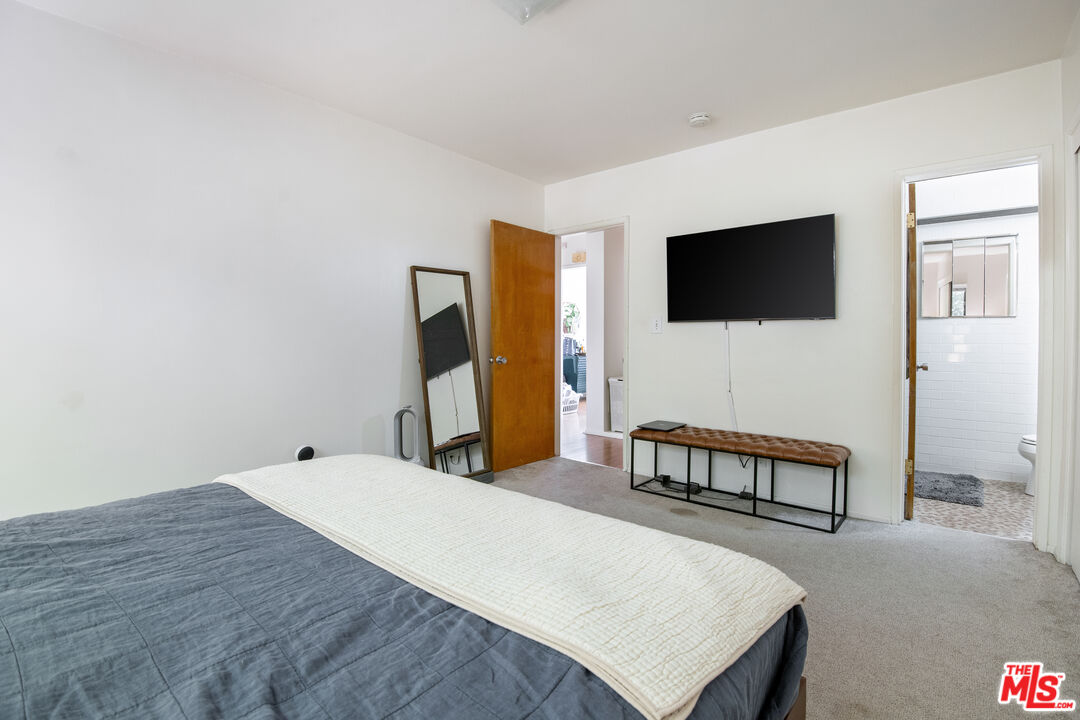1233 N Laurel Ave Unit: 214