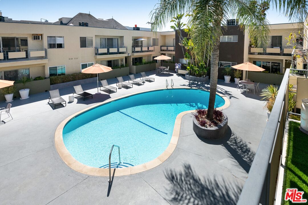 1233 N Laurel Ave Unit: 214