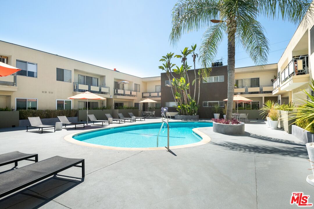 1233 N Laurel Ave Unit: 214