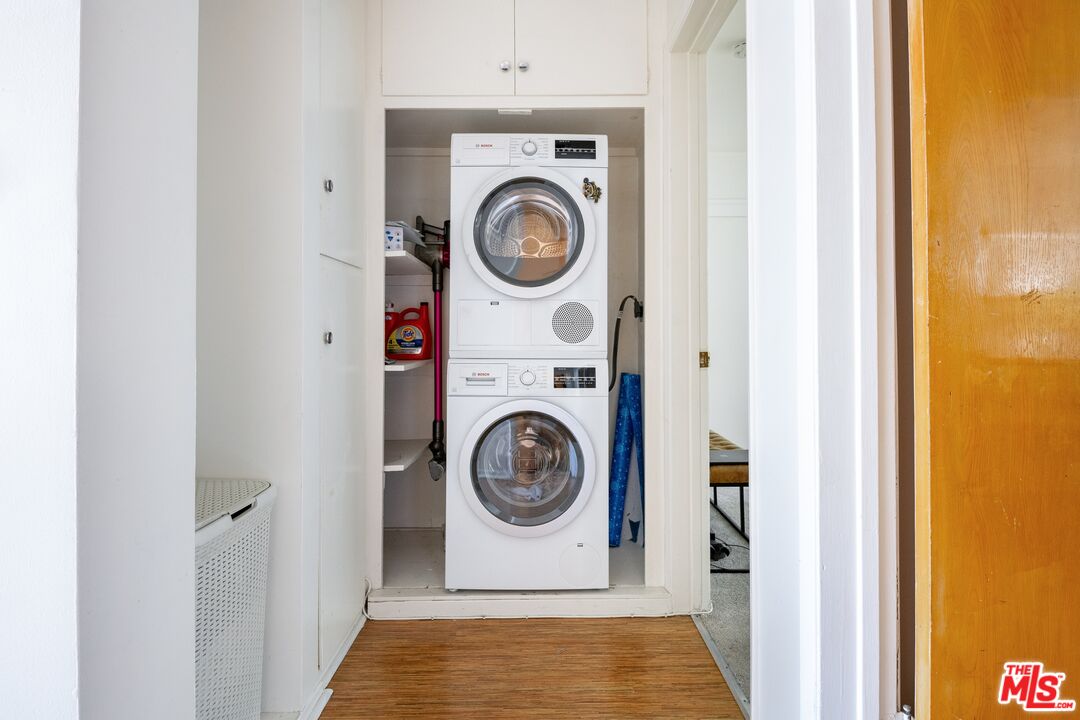 1233 N Laurel Ave Unit: 214