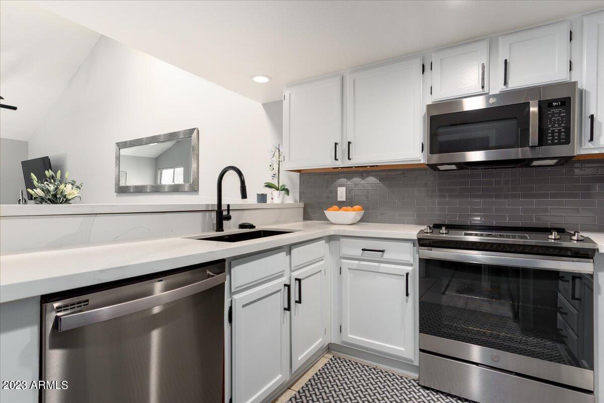 26 E CORAL GABLES Drive