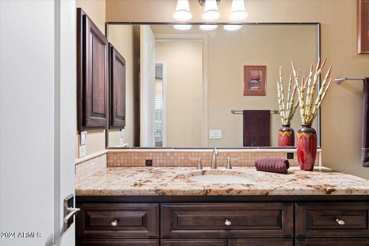 8539 E HIGH POINT Drive