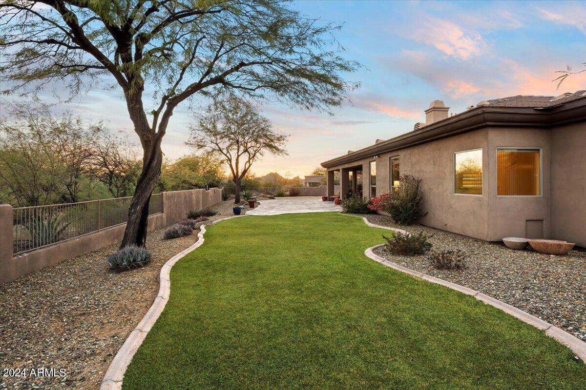 8539 E HIGH POINT Drive