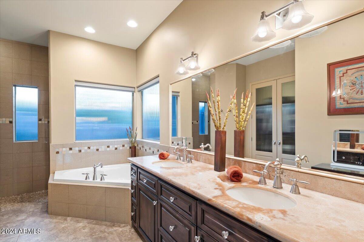 8539 E HIGH POINT Drive