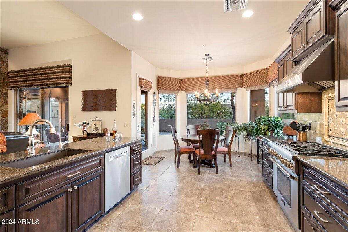 8539 E HIGH POINT Drive