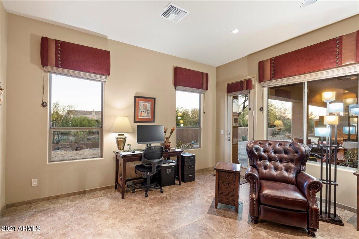 8539 E HIGH POINT Drive