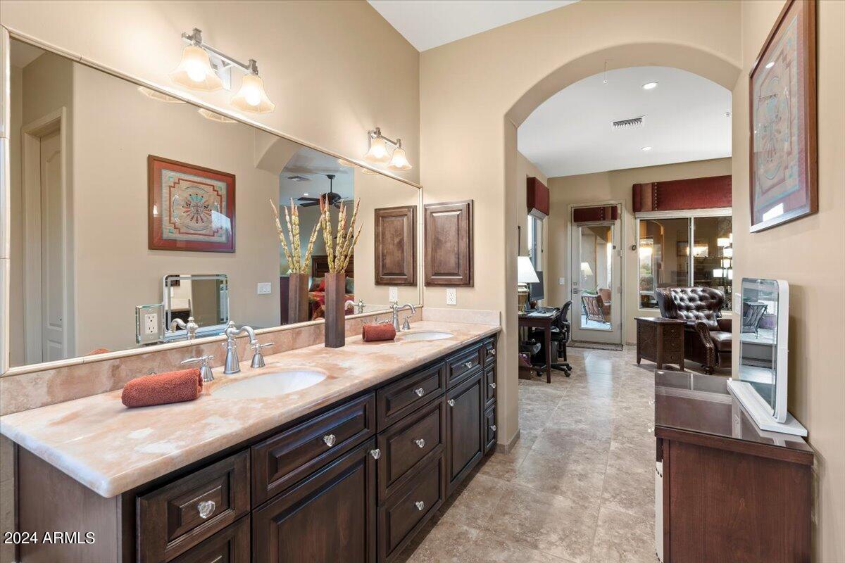 8539 E HIGH POINT Drive