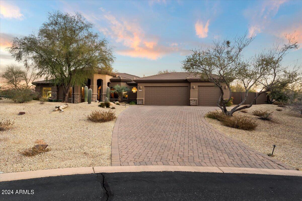 8539 E HIGH POINT Drive