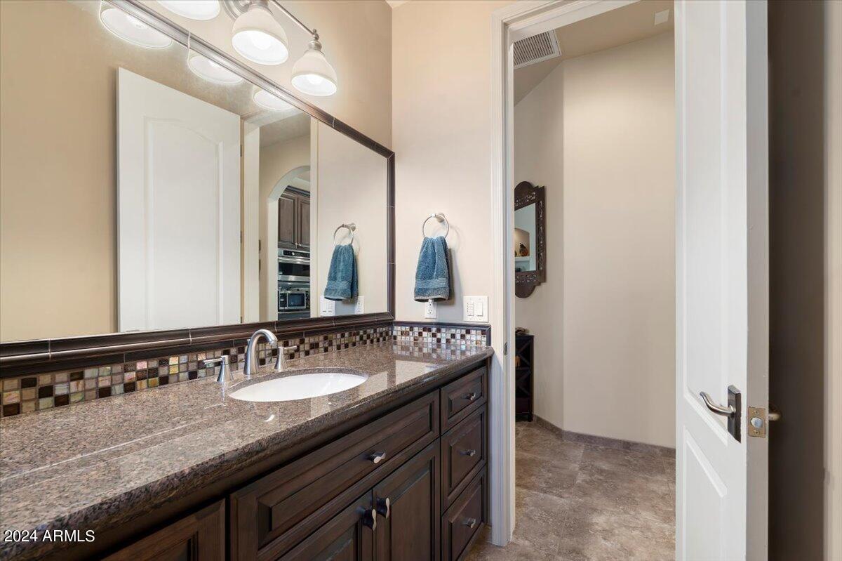 8539 E HIGH POINT Drive