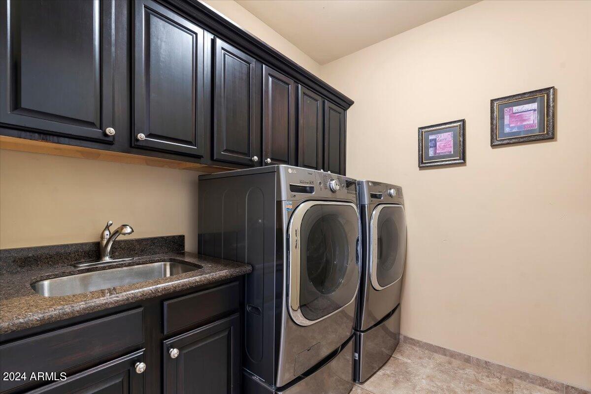 8539 E HIGH POINT Drive