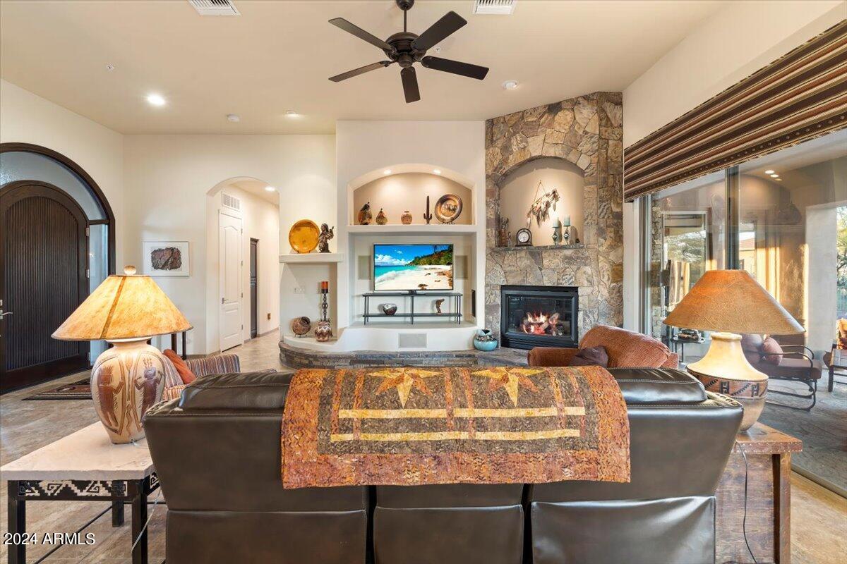 8539 E HIGH POINT Drive