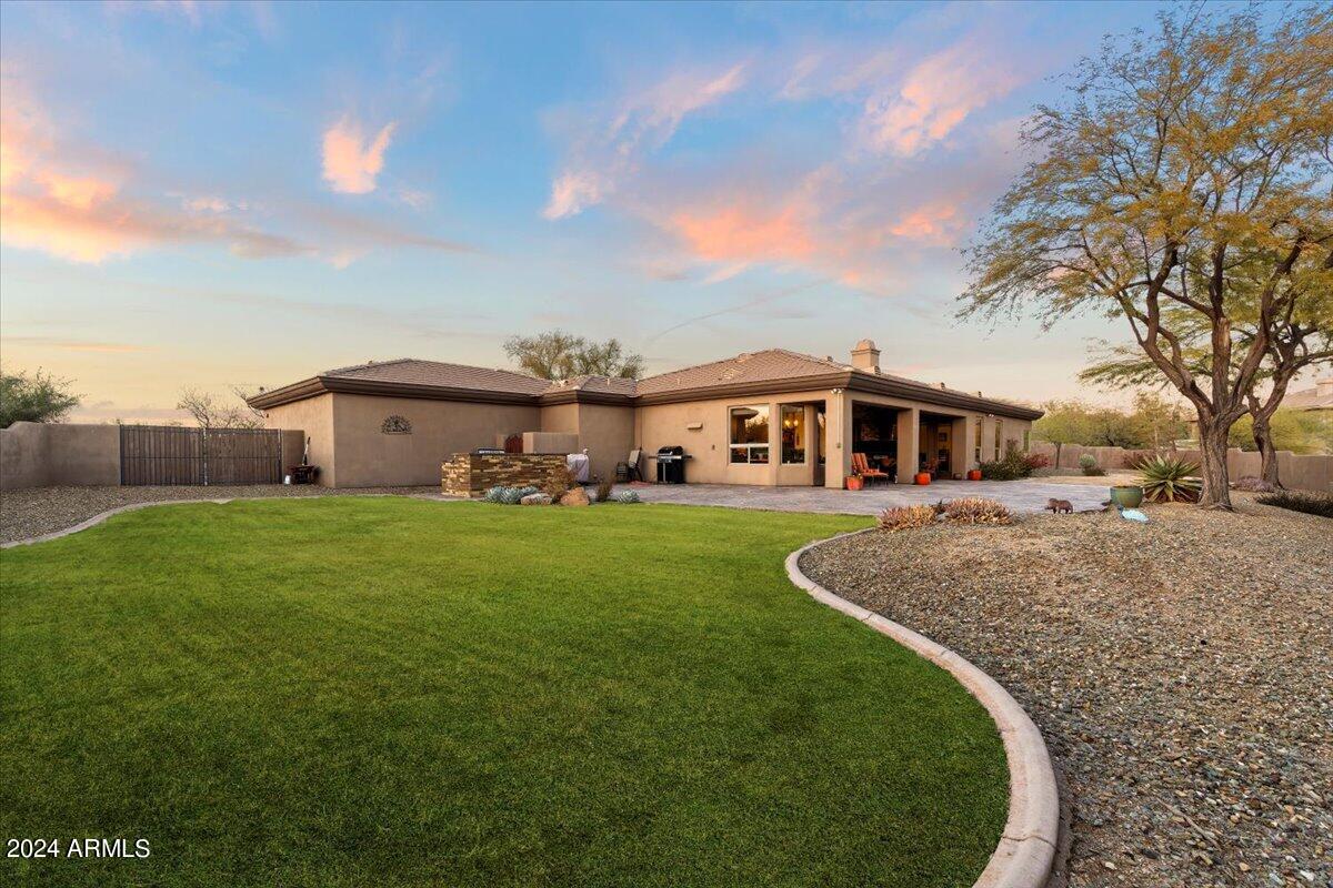 8539 E HIGH POINT Drive