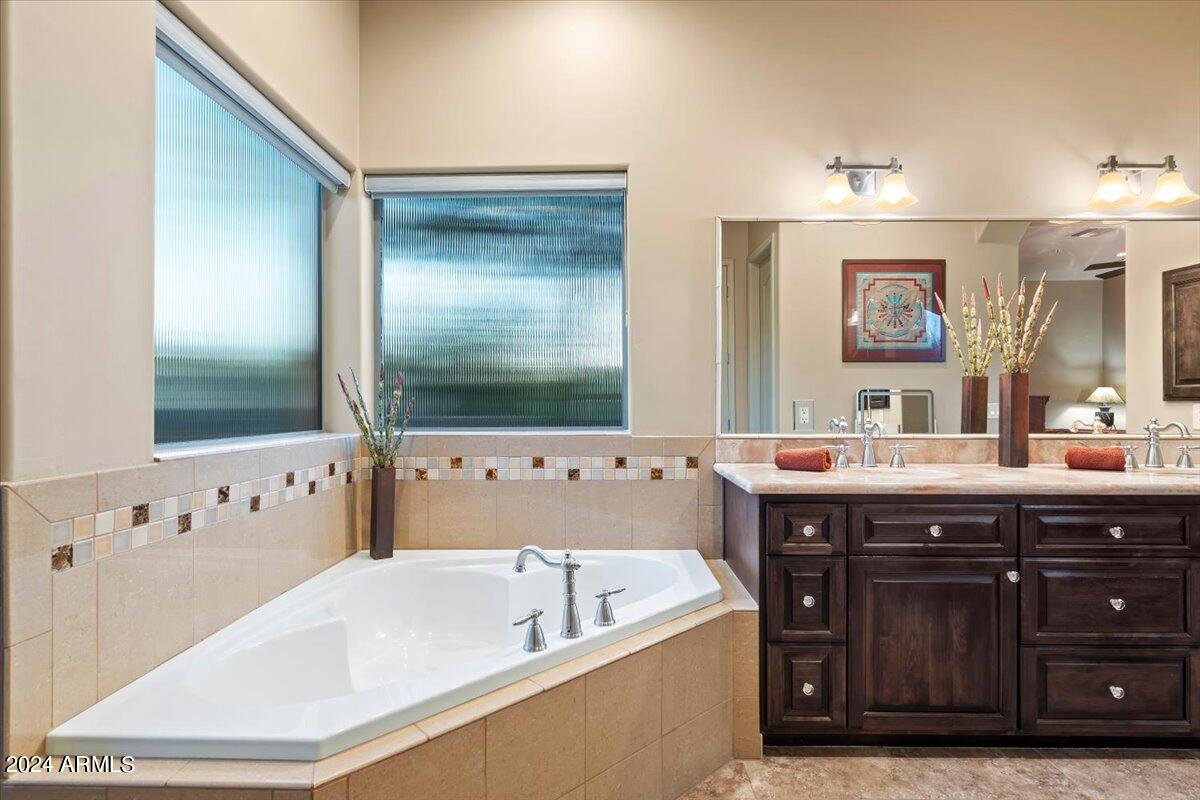 8539 E HIGH POINT Drive