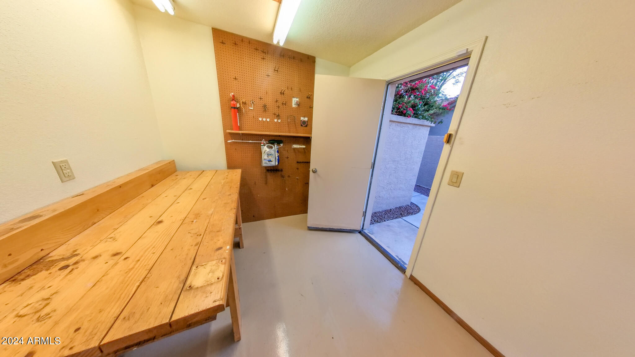1133 E Le Marche Avenue