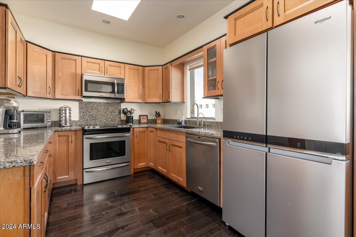 1300 W 5TH Street Unit: 1004