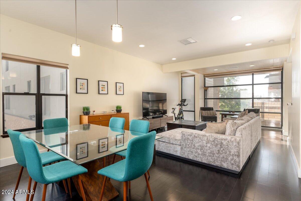 1300 W 5TH Street Unit: 1004