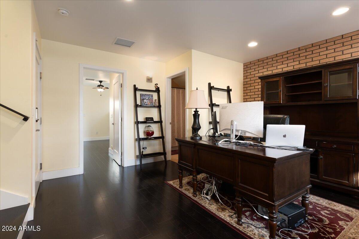 1300 W 5TH Street Unit: 1004