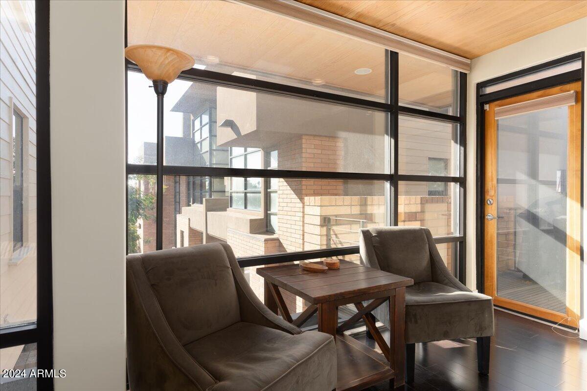 1300 W 5TH Street Unit: 1004