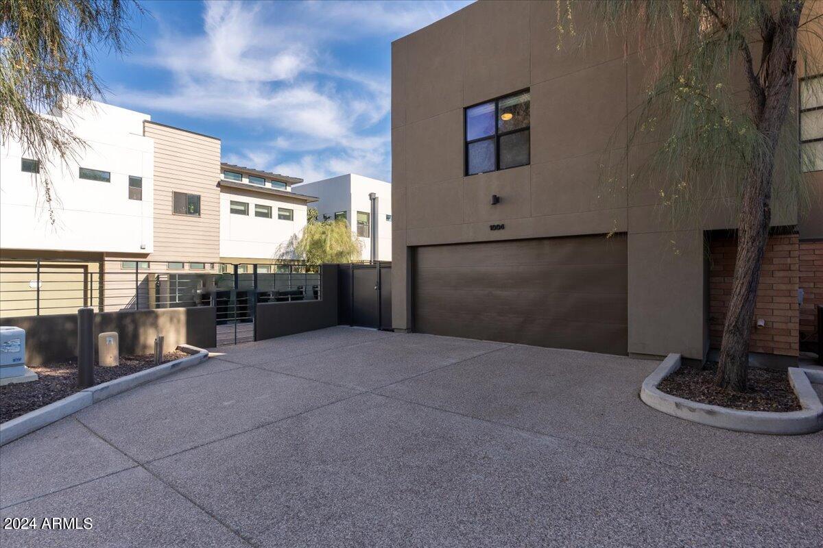 1300 W 5TH Street Unit: 1004