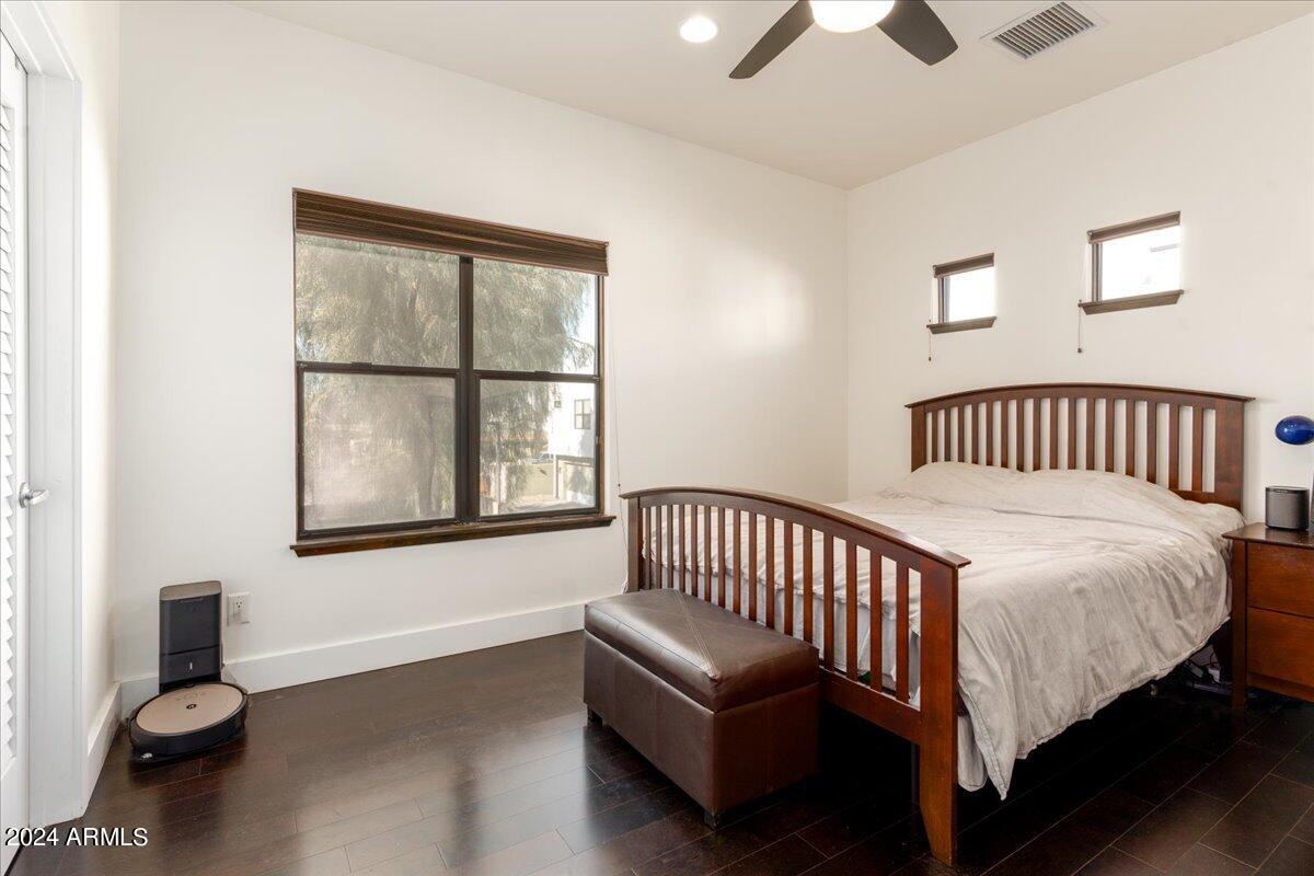 1300 W 5TH Street Unit: 1004