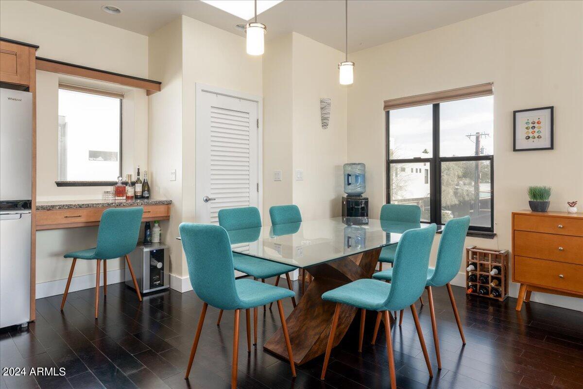 1300 W 5TH Street Unit: 1004