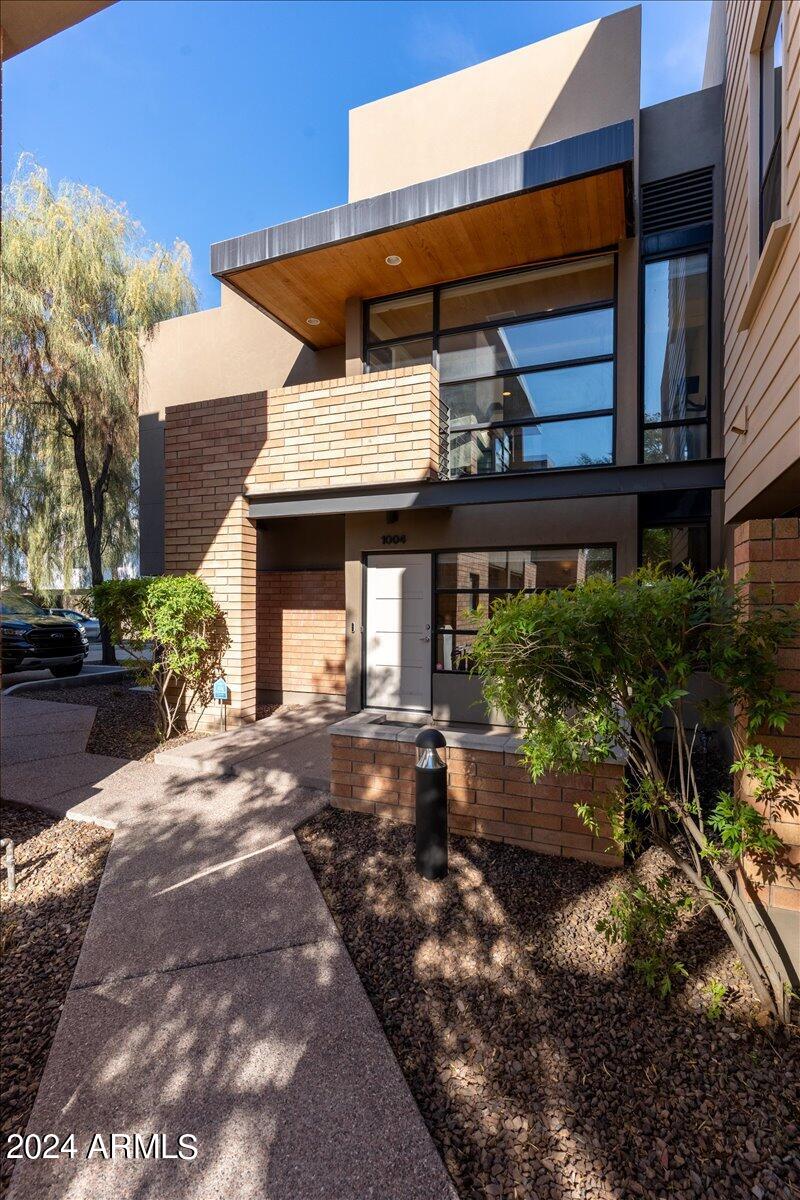 1300 W 5TH Street Unit: 1004