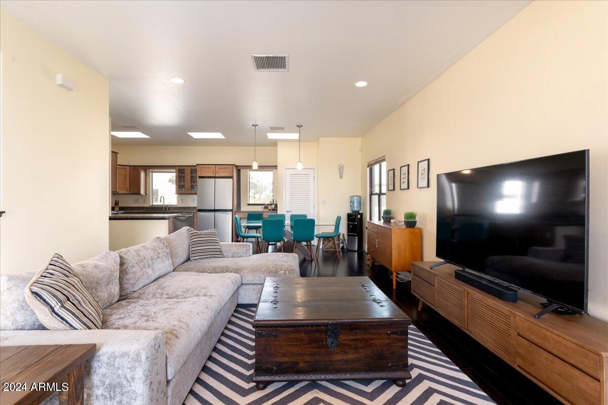 1300 W 5TH Street Unit: 1004