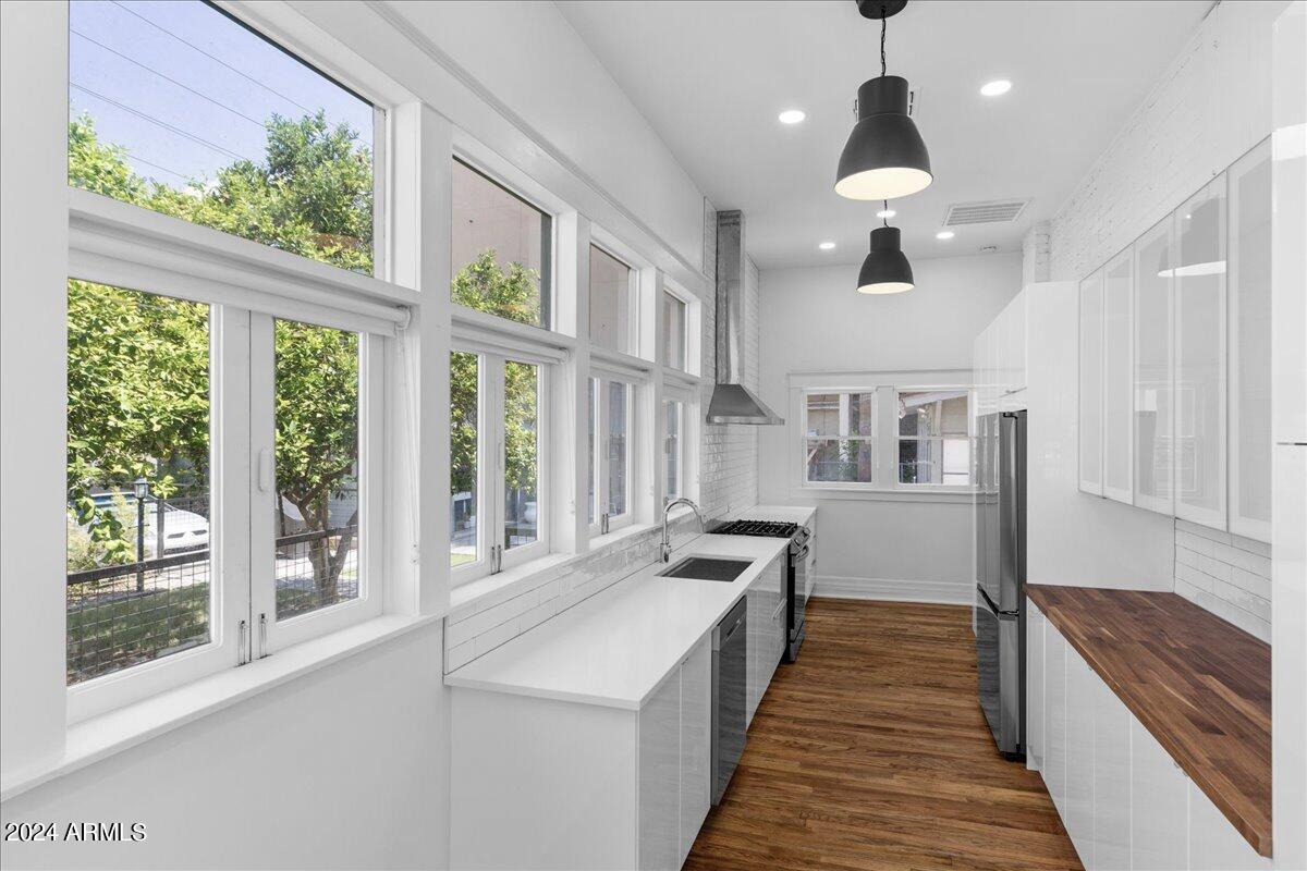 825 N 3RD Avenue