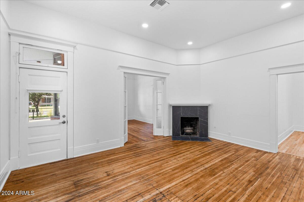 825 N 3RD Avenue