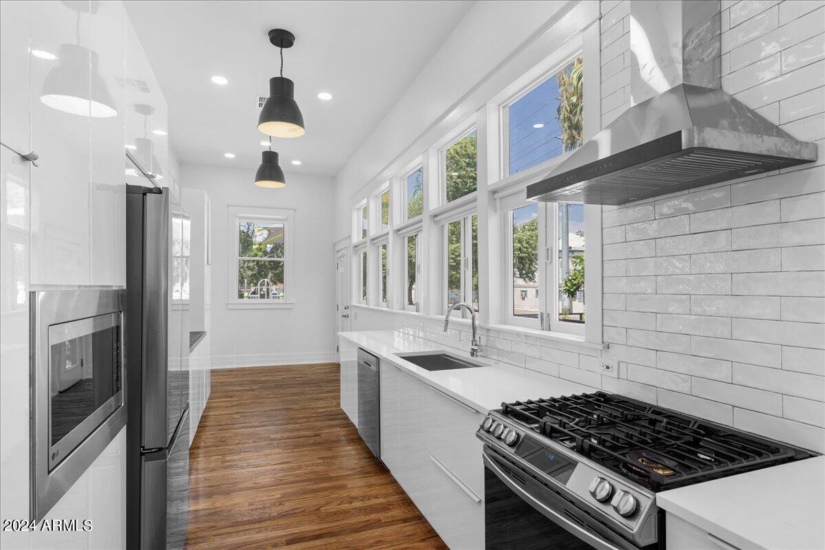825 N 3RD Avenue